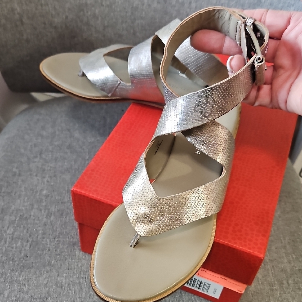 Donald J. Pliner Metallic Silver Lizard Print Crisscross Toe-Post Sandals New - Picture 12 of 12